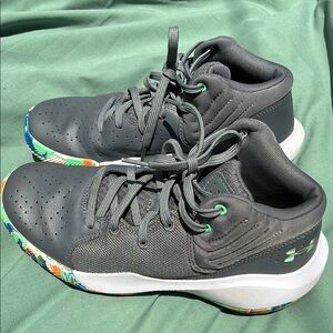 Under Armour GS Jet Boys Basketball Shoes size 6Y Gray/White/Multi